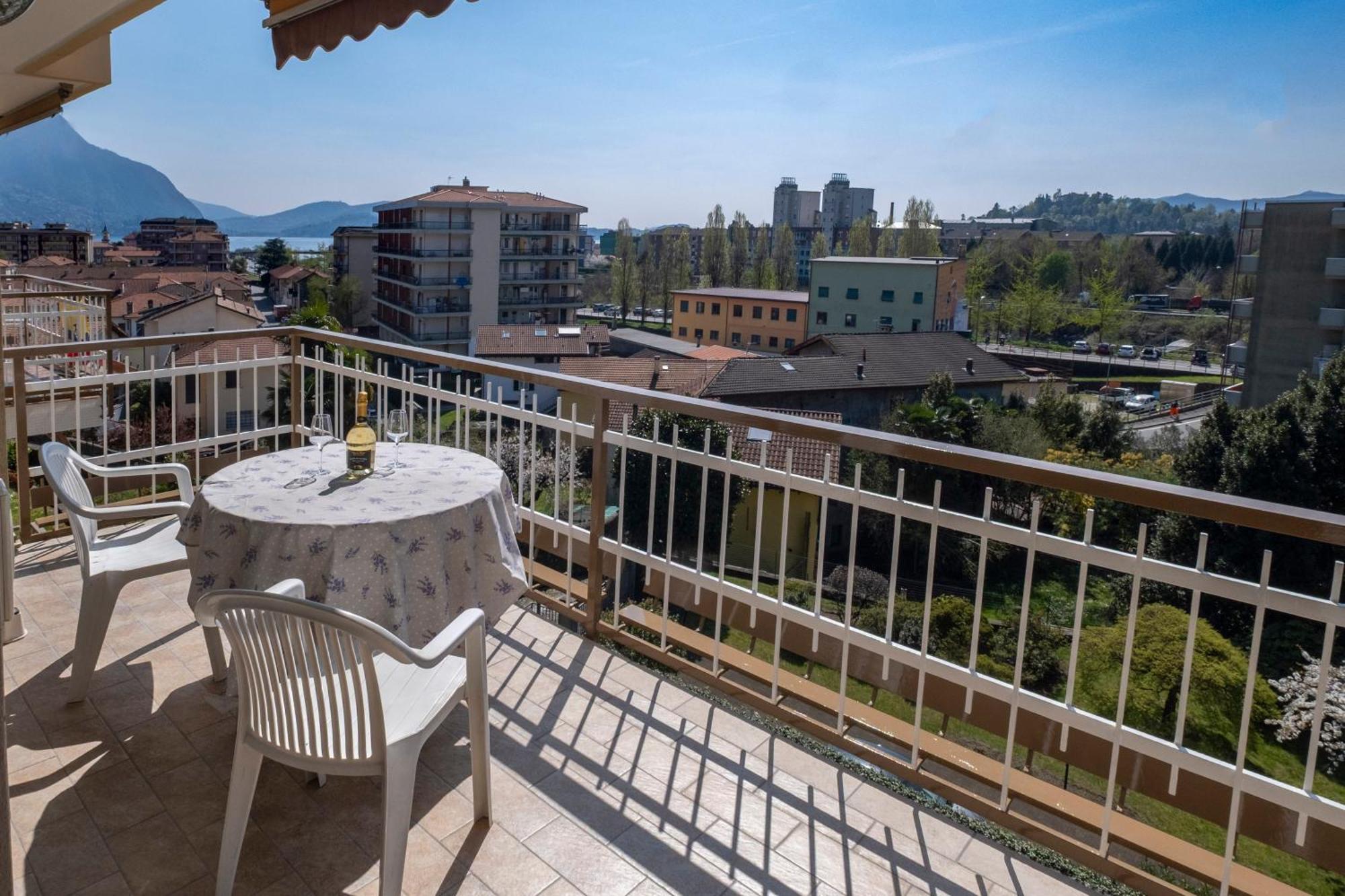 Casa Vacanze Heidi Vista Lago Вербания Екстериор снимка